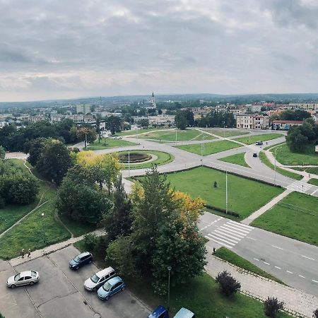 Mieszkanie W Centrum Miasta Ostrowiec Świętokrzyski Exteriör bild