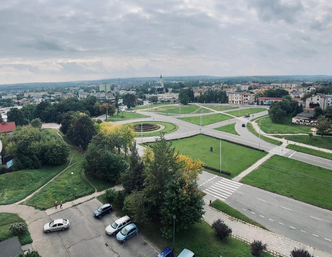 Mieszkanie W Centrum Miasta Ostrowiec Świętokrzyski Exteriör bild